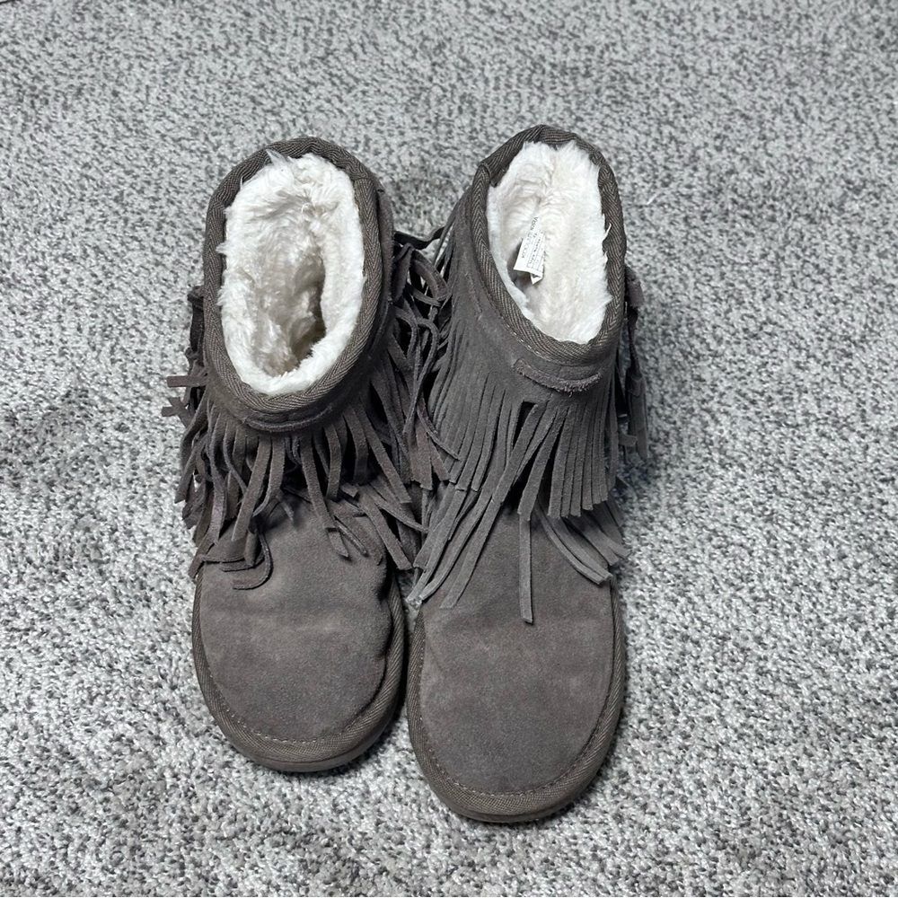 UGG Beige Boots Furry Fringe Walking Winter Girls Koolaburra SIZE US4, UK3, EU3